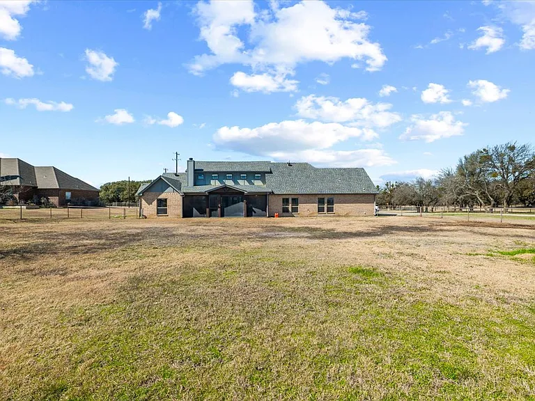 570 S Point Ct — Photo 22