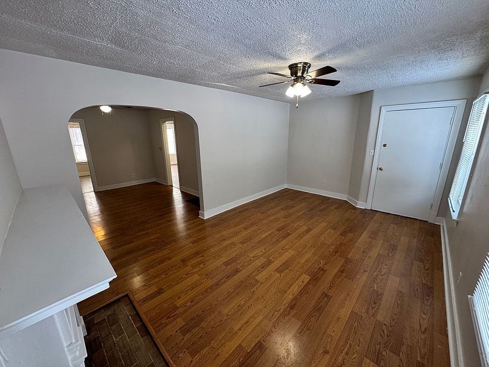 1st image of 210 1/2 W Collins Ct #1