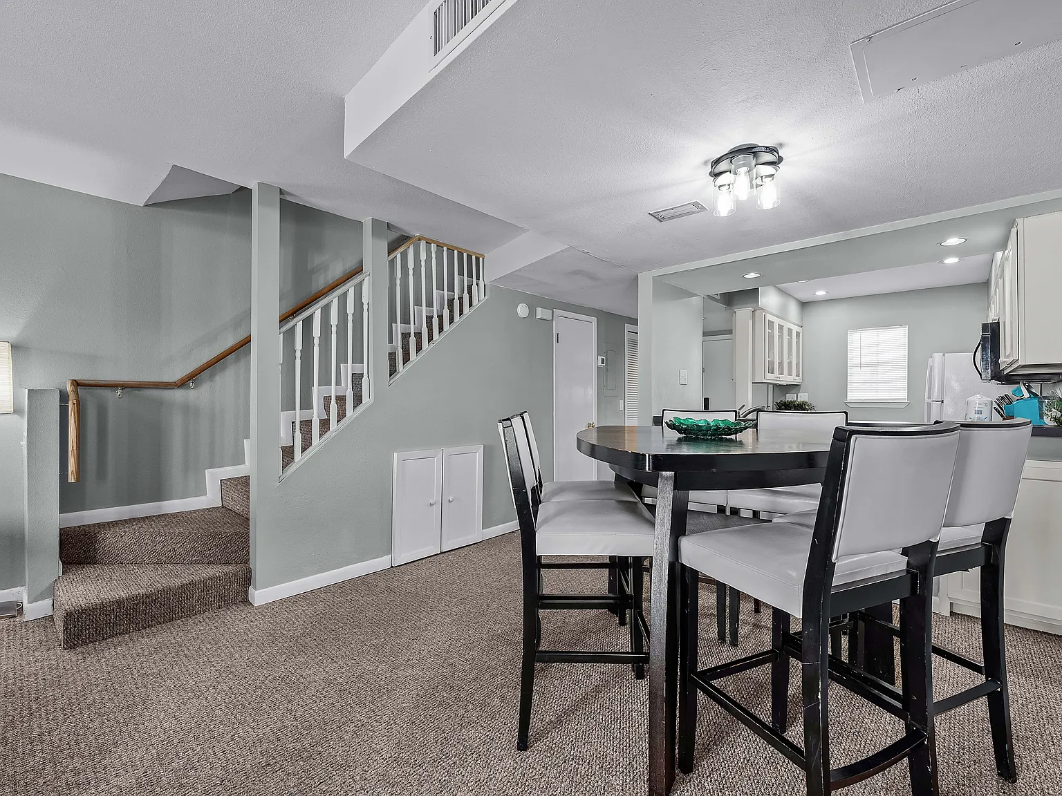 2 bed, 2.5 bath, 1149 sqft, $2,400 — Photo 3