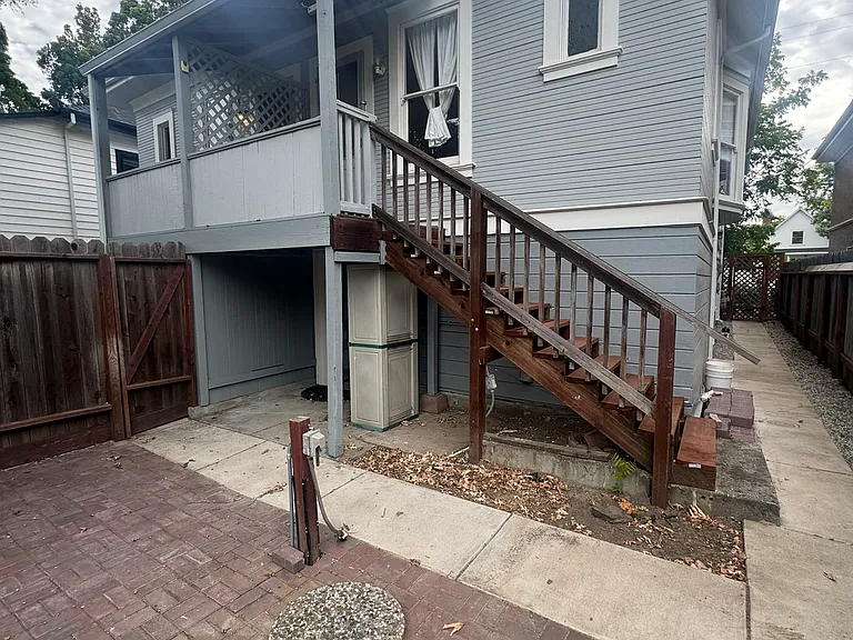 411 Brown St — Photo 14