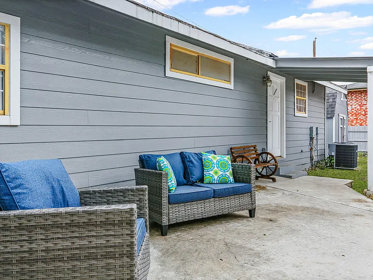 W Huisache Ave — Photo 18