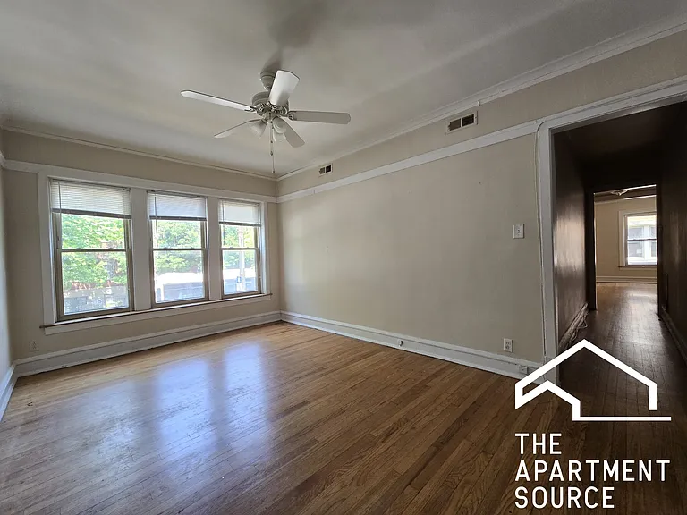 1969 W Foster Ave #1 — Photo 3