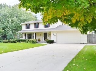 1301 E 99th St, Bloomington, MN 55425