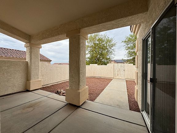 3rd image of 2334 Silverthorne Dr
