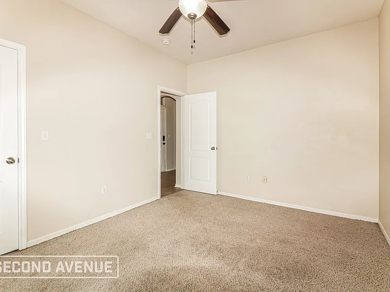 1037 Imperial St — Photo 16