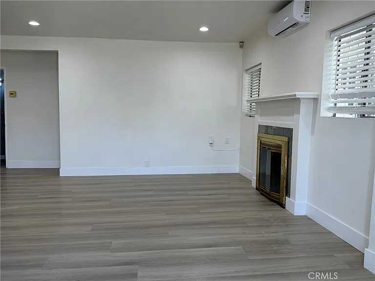 2712 W Hellman Ave — Photo 3