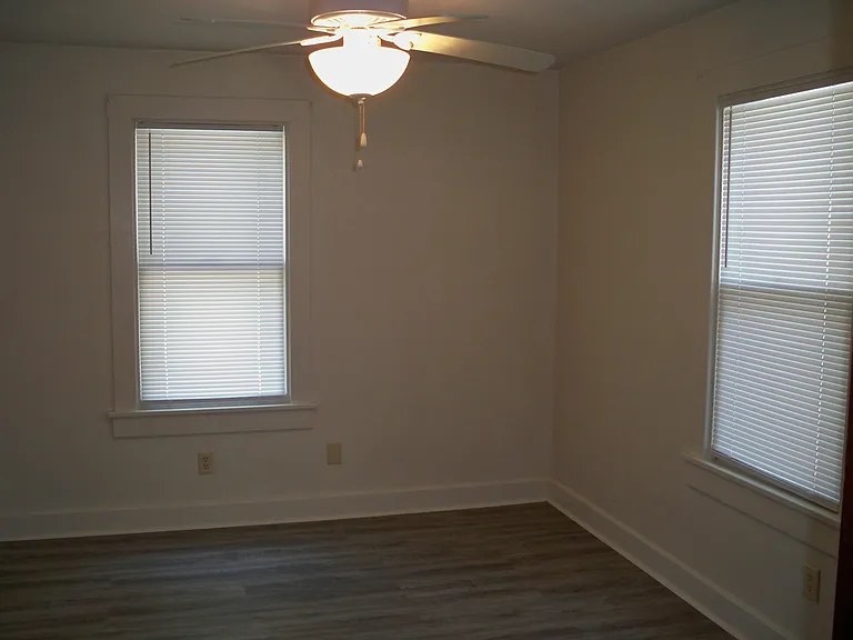 321 W Cedar St — Photo 9