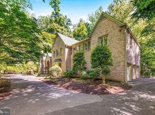 10421 Oaklyn Dr, Potomac, MD 20854