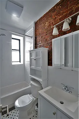 Rented by CITY SKYLINE REALTY INC | media 17
