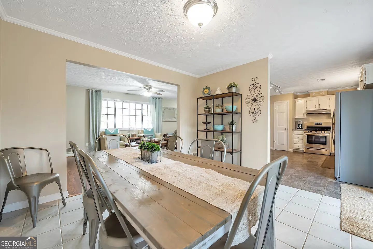 4 bed, 2.0 bath, $4,140 — Photo 1