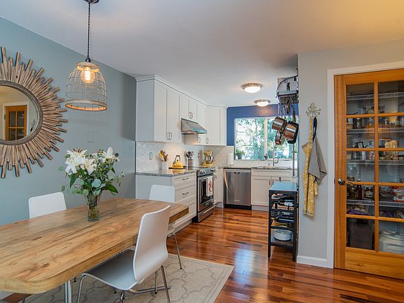 5th image of 916 N 165th St