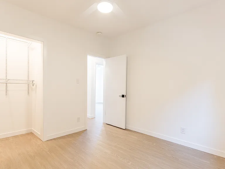 4084 Redwood Ave #9 — Photo 10
