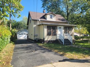 49 N Calhoun St, Aurora, IL 60505
