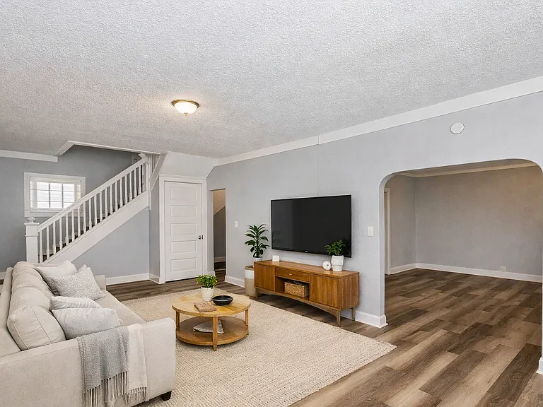 1051 N Mount St — Photo 4