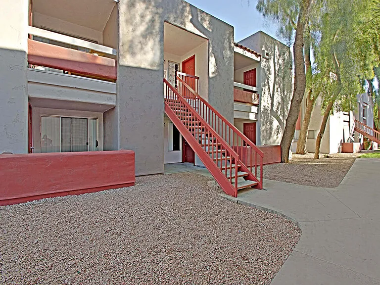 544 Southern Apartments — Photo 37