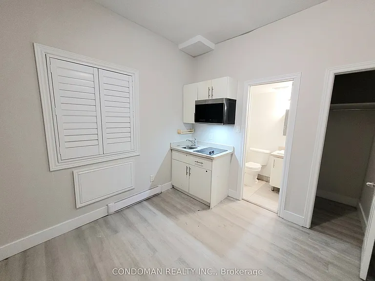 1371 King St W #204 — Photo 3