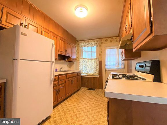 2nd image of 435 Fairview Ave
