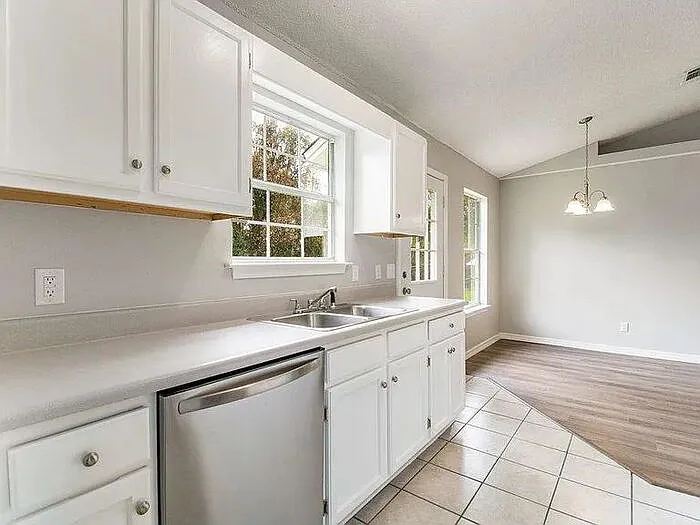 2 bed, 2.0 bath, 1000 sqft, $1,350 — Photo 3