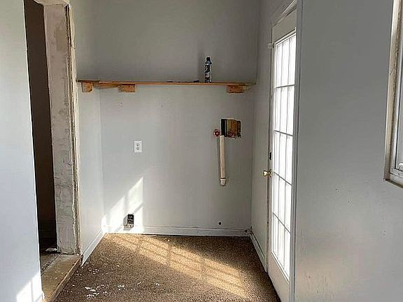 5th image of 622 Williamson St