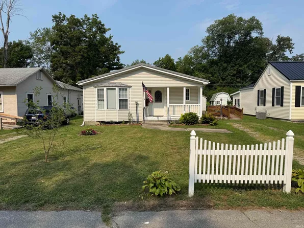 2413 N Milton St, Muncie, IN 47303