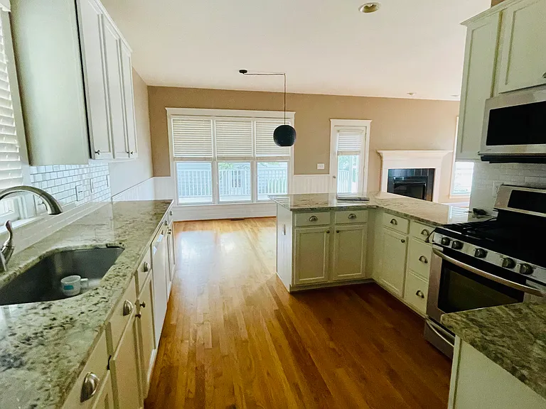 112 Westside Dr — Photo 7