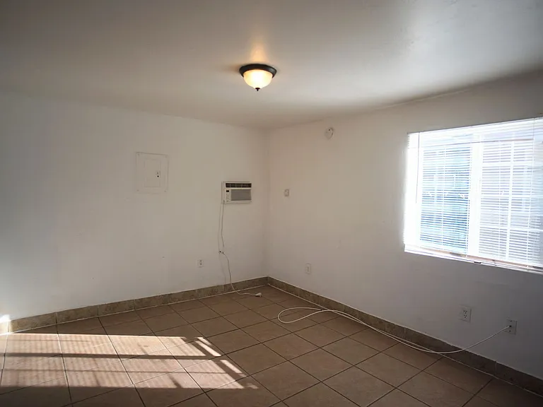 430 Crawford St — Photo 5