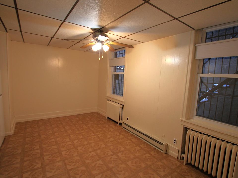 2nd image of 2041 Chestnut St #3