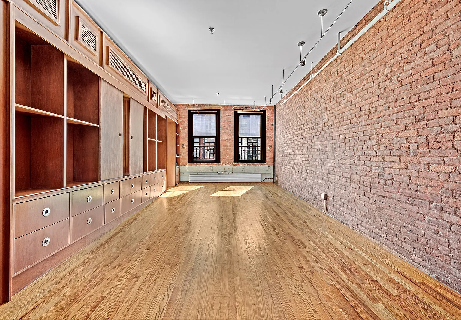 130 Watts Street — Photo 2