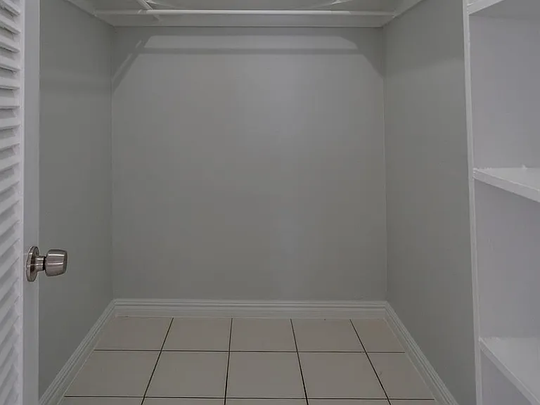 7640 Carlyle Ave #10B — Photo 17