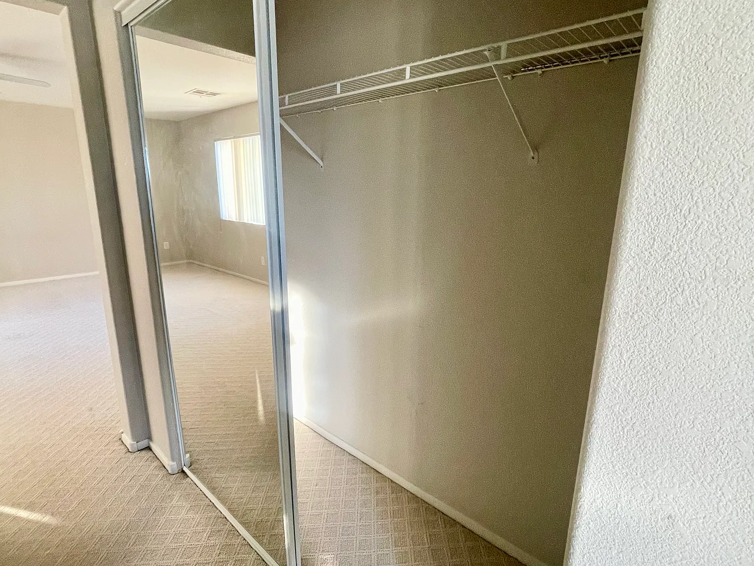 1 bed, $1,000 — Photo 4
