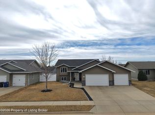 2339 6th St W, Dickinson, ND 58601