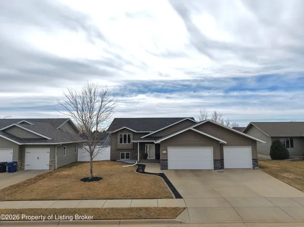 2339 6th St W, Dickinson, ND 58601