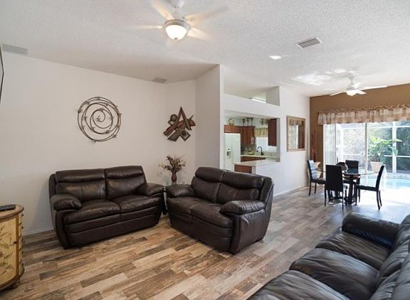4th image of 302 Tavernier Dr
