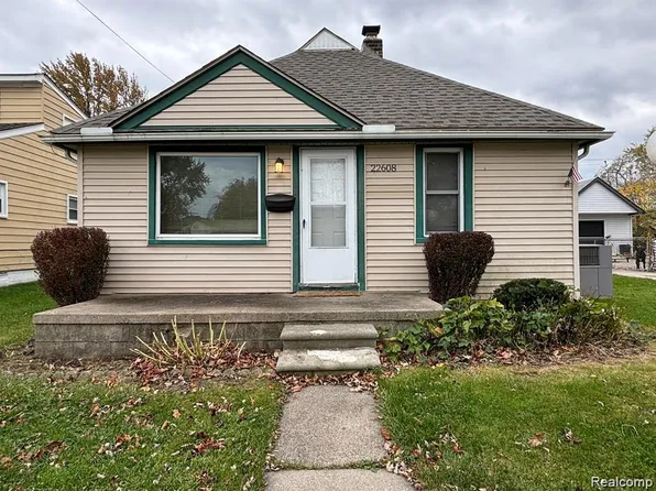 22608 Stephens St, Saint Clair Shores, MI 48080