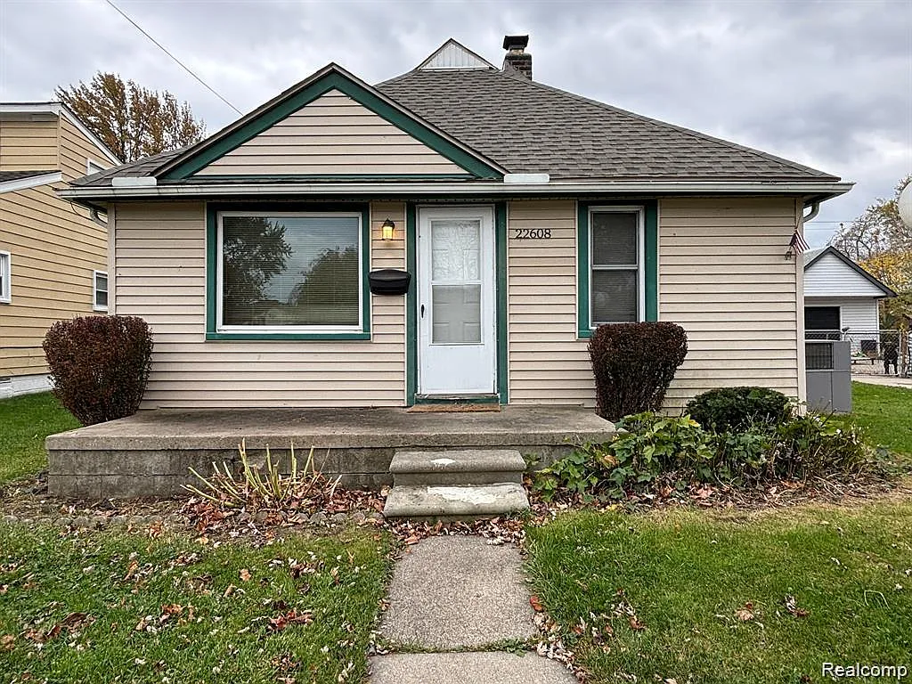 22608 Stephens St photo 1