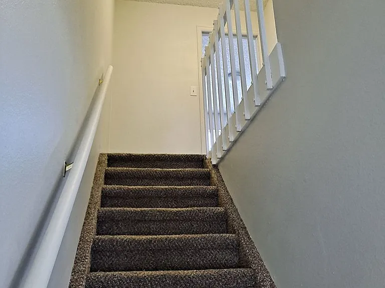 33-39 Castle Royal Dr — Photo 8