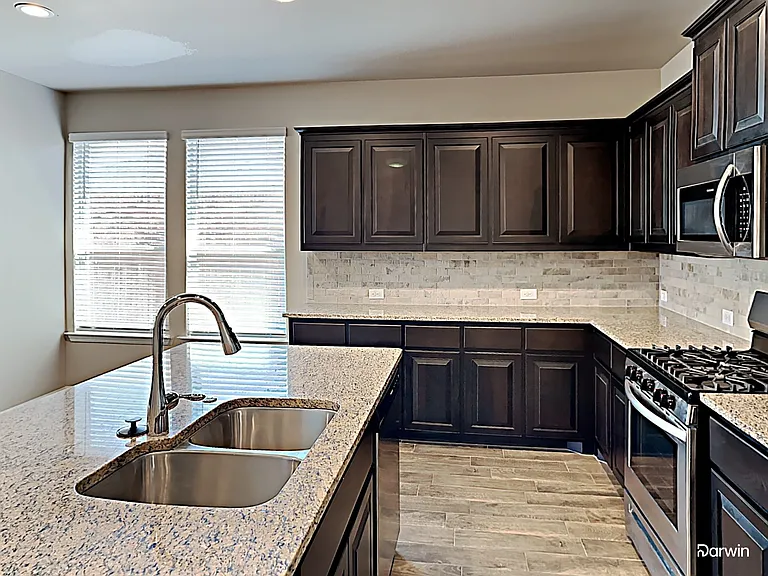 2606 Lavender Ln — Photo 2