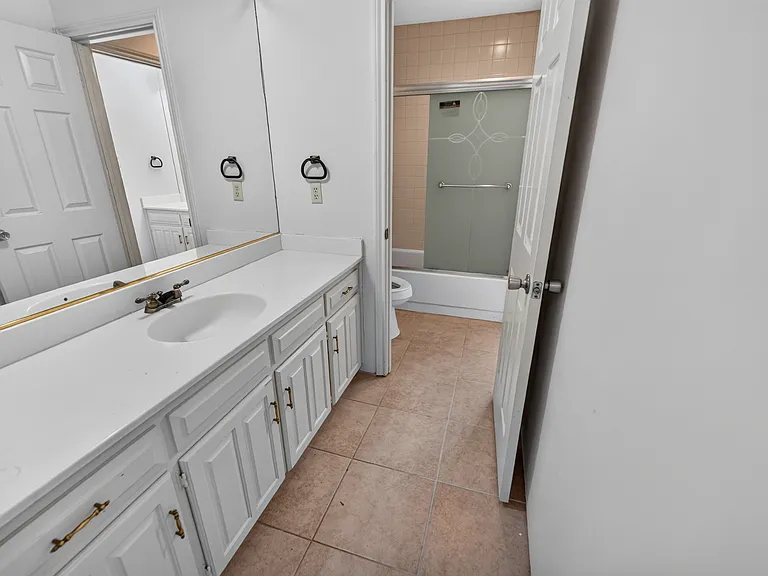 2105 Rolling Oak Ln — Photo 24