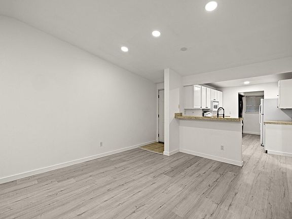 4th image of 12630 100th Ave NE Unit G230