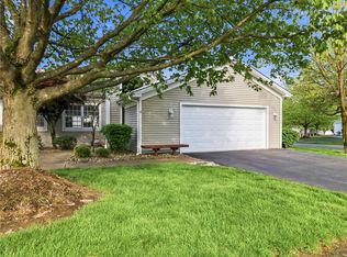 6 Golfwood Dr, Hermitage, PA 16148