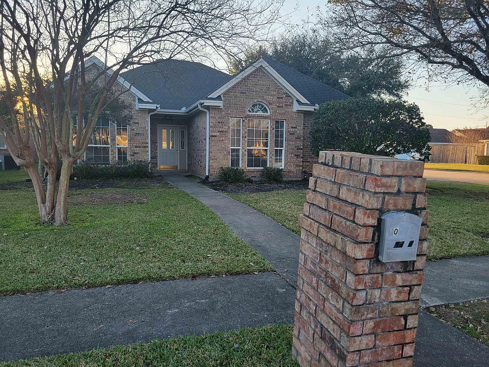 1st image of 2095 Rosewood St