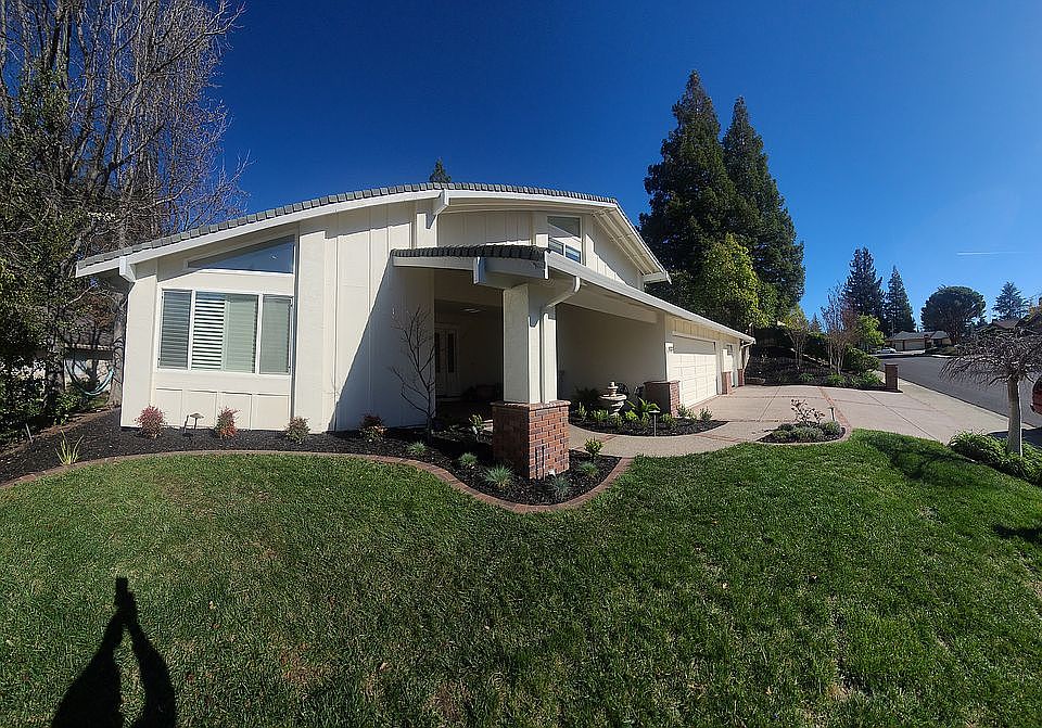 2nd image of 122 Millbrae Ct