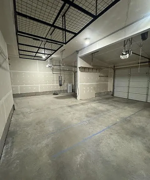136 Alliance Ct — Photo 37
