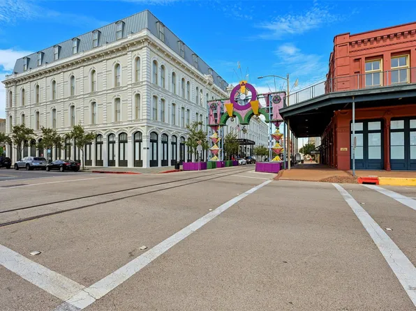 2400 Mechanic St APT 103, Galveston, TX 77550