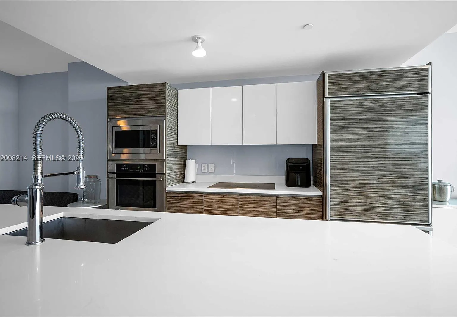 Icon Bay Condo — Photo 4
