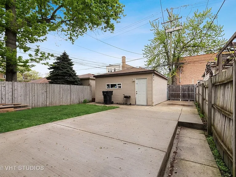 5741 N Artesian Ave #G — Photo 9