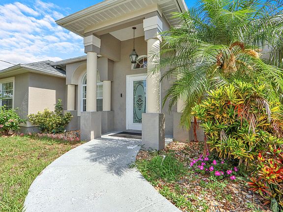 3rd image of 1701 SW Penrose Avenue