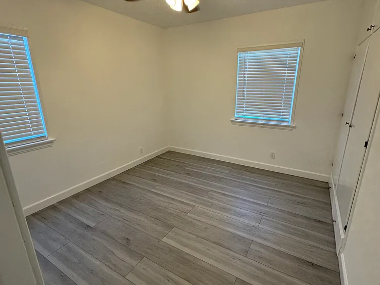 13831 Manor Dr — Photo 8