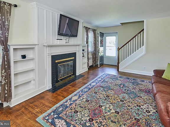 4th image of 4 Crestwood Pl