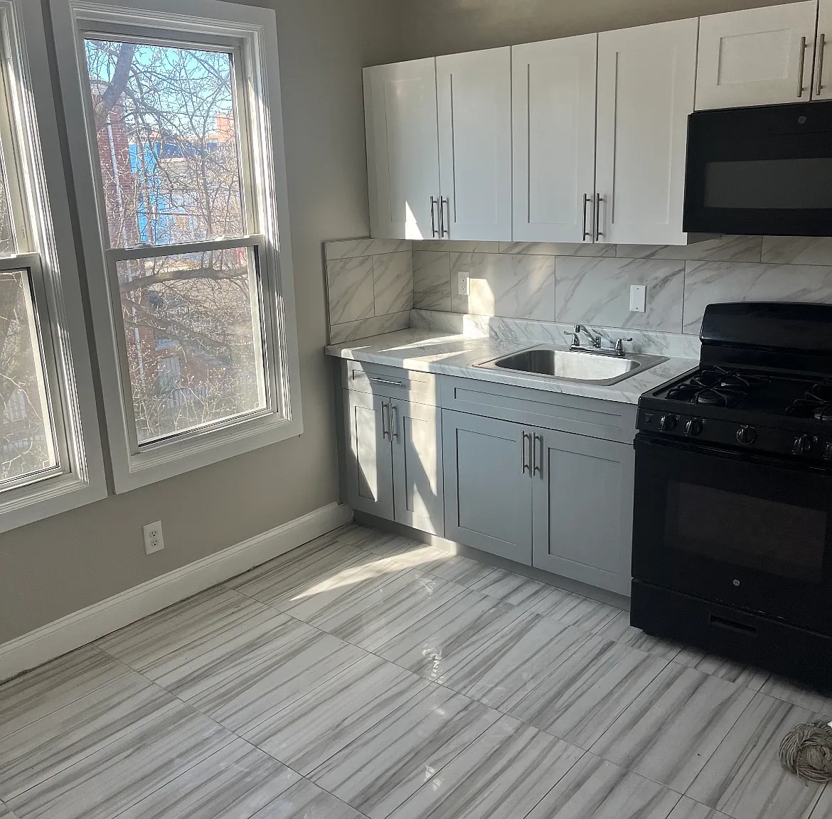 3 bed, 1950 sqft, $1,950 — Photo 1